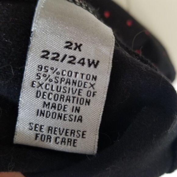 Catherines Top Women Plus 2X 22/24W Black Red Hearts Short Sleeve - Picture 9 of 9